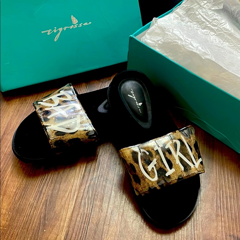 Luxurious Black and Gold Slide Sandals
Leopard print
BAD GIRL
Genuine Leather